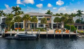 The Growing Appeal of Luxury Coastal Living: Why Waterfront Homes Attract Modern Homebuyers