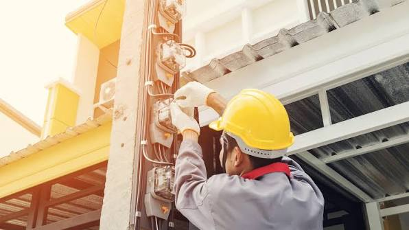 Top 10 Best Electricians in Kansas City: Elevating Electrical Service Standards