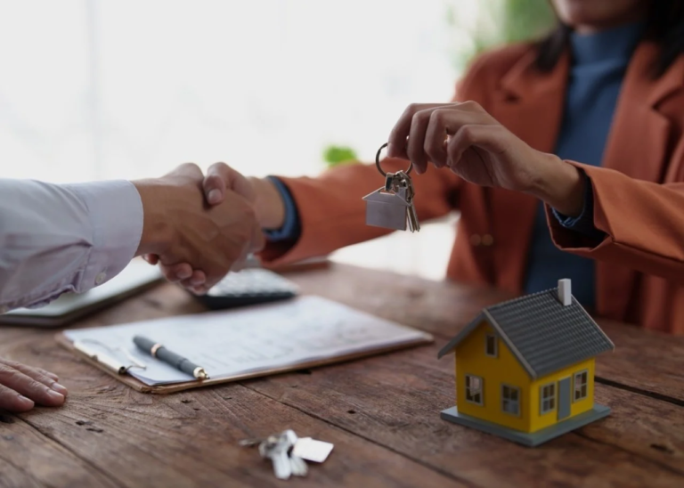 Selling a Charlotte Home in 2026: A Clear Side-by-Side Guide to Price, Speed, Repairs, and Closing Risk
